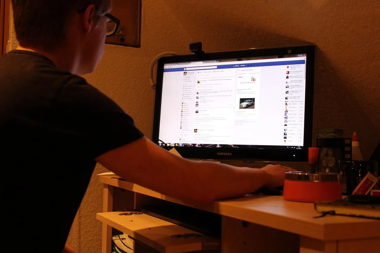 computer, monitor, users, edit, desk, facebook, account, communication, mouse, news, seeks, network, workplace, globalization, screen, workspace, office, mood, atmosphere, facebook, facebook, facebook, facebook, facebook, account